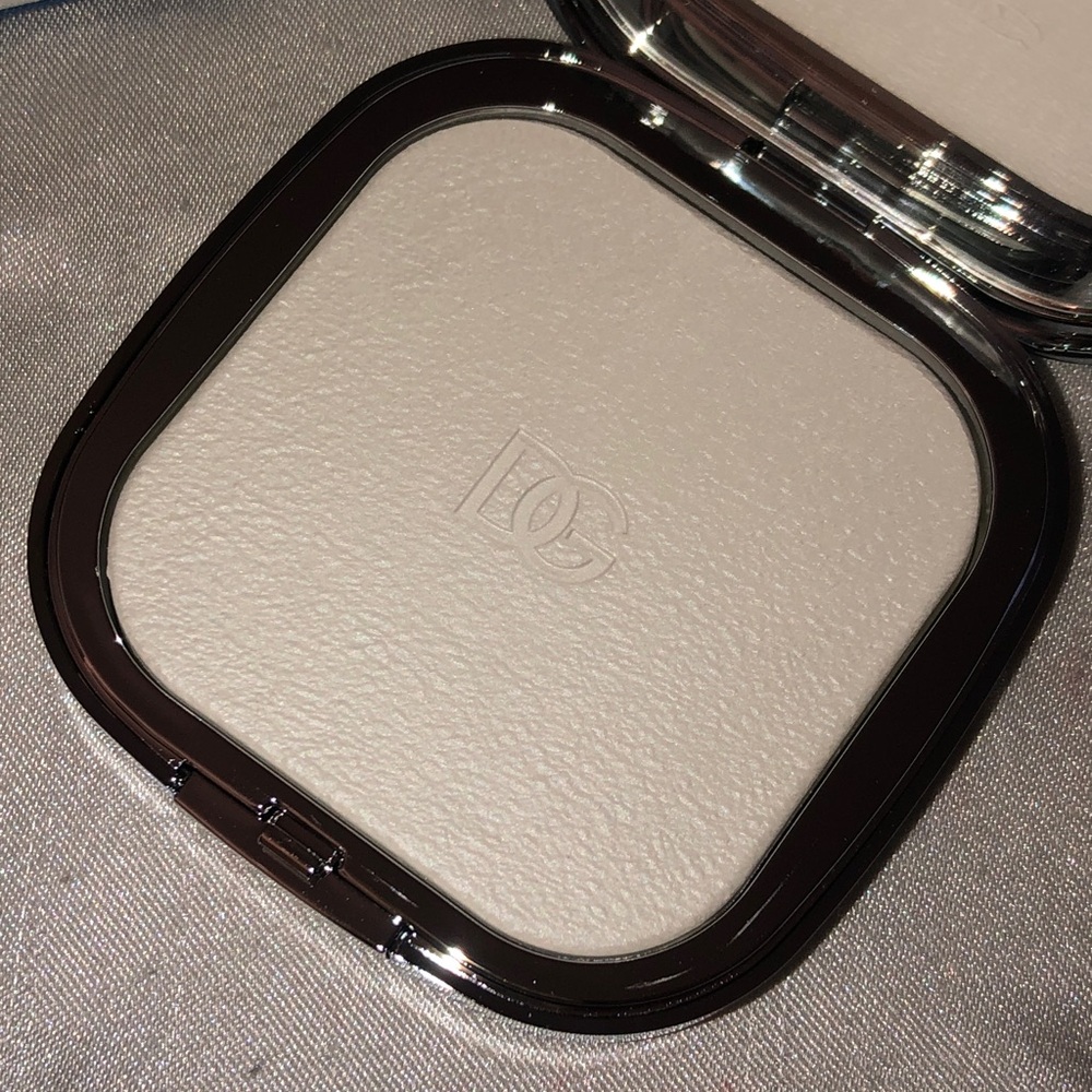 Dolce & Gabbana Solar Glow Bare Skin Beautifier Universal Blurring Powder NIB - Picture 4 of 12